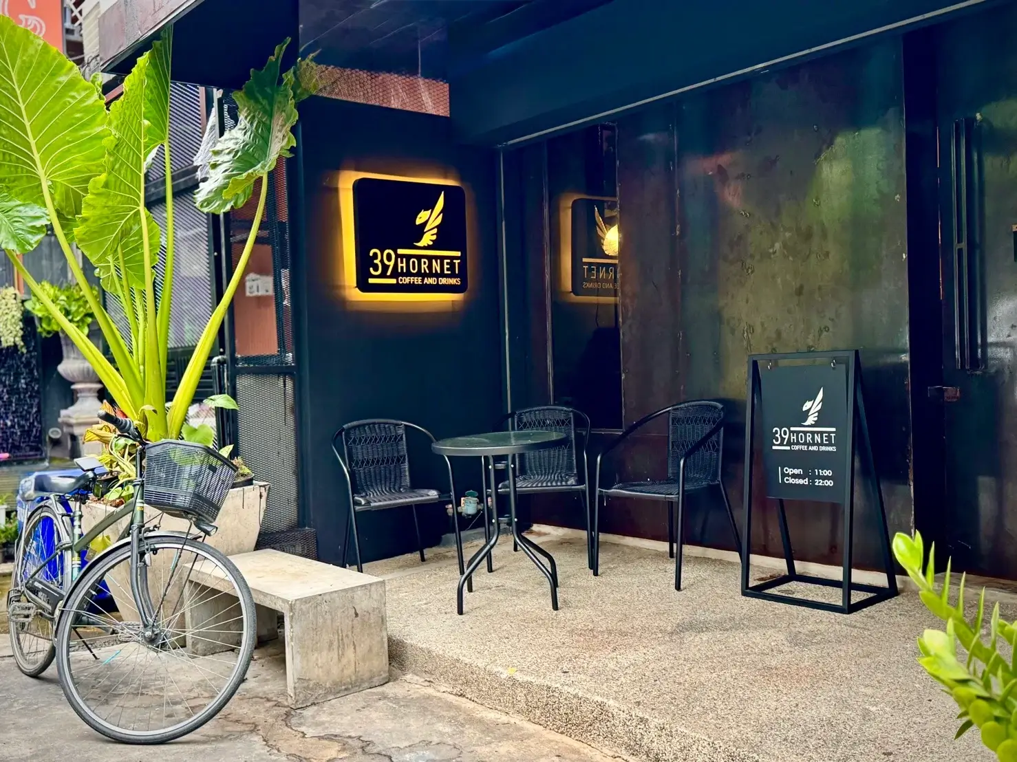 39 Hornet Coffee and drinks, gay shop located in Bangkok