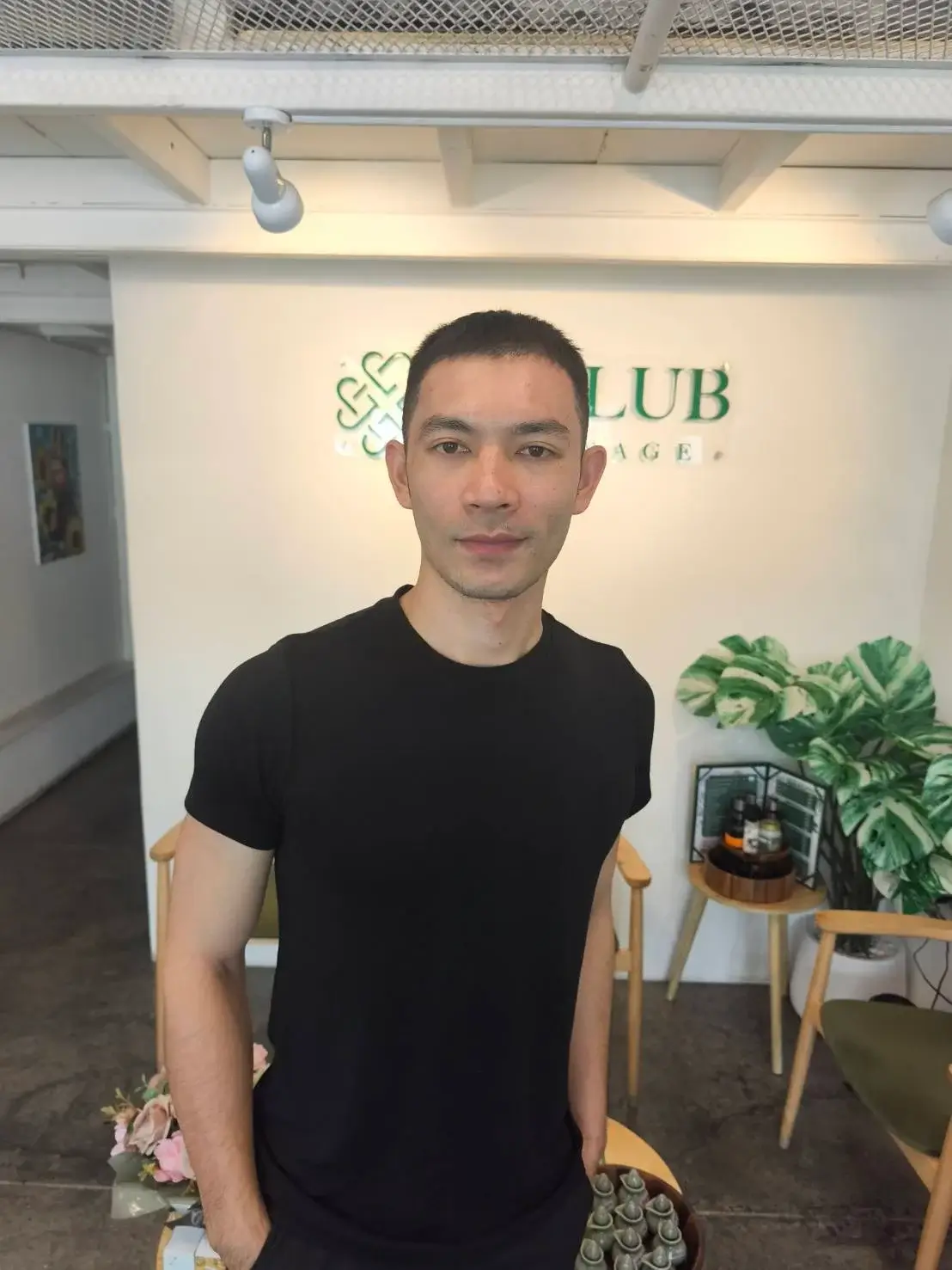 'Boys in 'L Club Massage