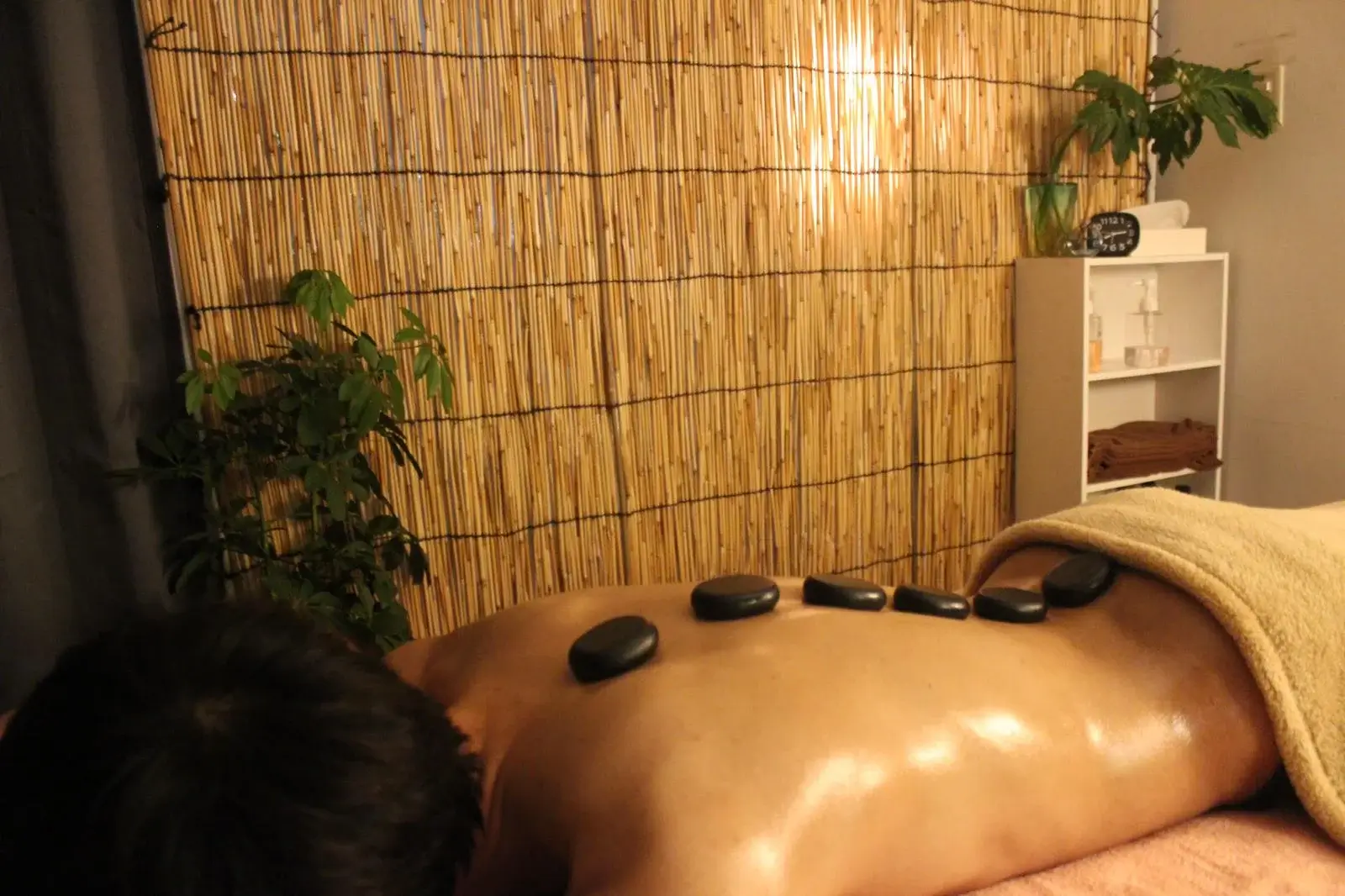 'Boys in 'Yuki Oil Massage